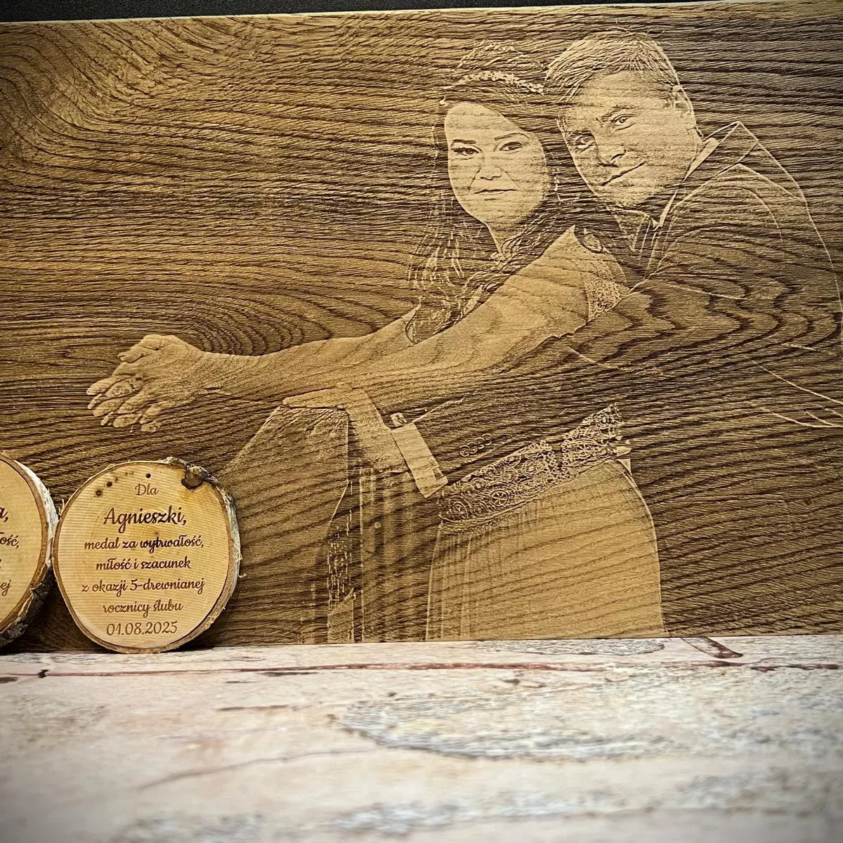 Portrety wypalane w drewnie