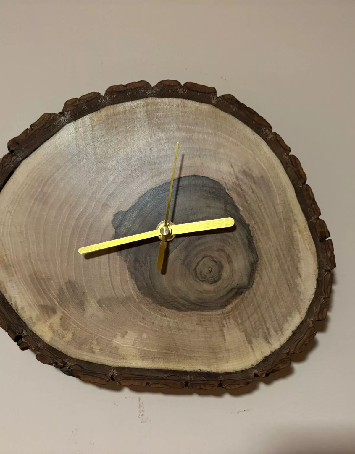 zegar z orzecha włoskiego ścienny