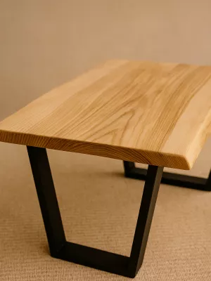 Jesionowy stolik kawowy monolit Driftwood