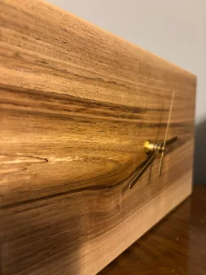 Zegar z orzecha grawer personalizacja driftwood