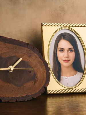 Zegar kominkowy z plastra drewna orzecha Driftwood