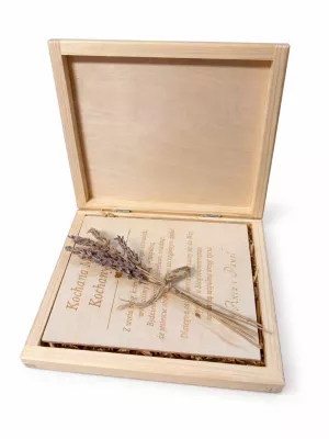 Pudełko grawerowane z prośbą o błogosławieństwo