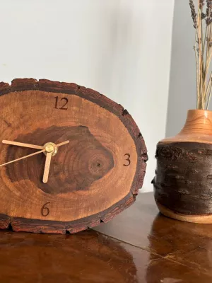 Zegar kominkowy z plastra drewna orzecha Driftwood