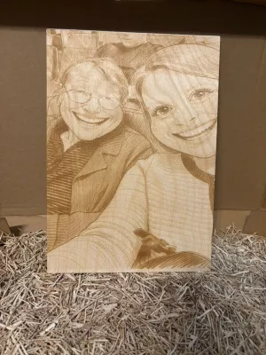 Karykatura na drewnie Driftwood