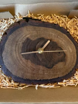 Zegar kominkowy z plastra drewna orzecha Driftwood