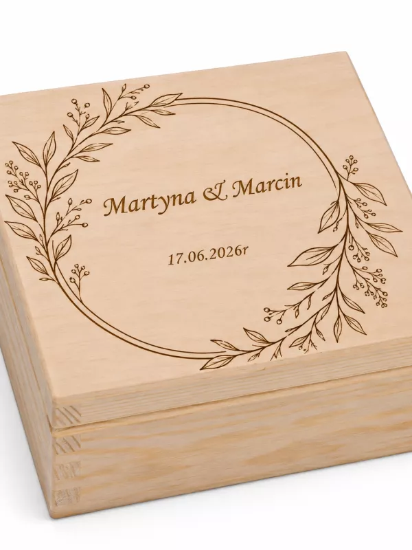 Produkt Drewniane pudełko ślubne z grawerem – personalizowane, 16 × 16 cm - W3 Zdjęcie